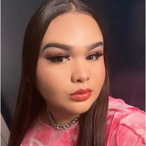 Meet your Posher, Elisa